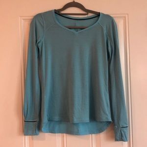 Lululemon vintage run long sleeve v neck size 6 robins egg blue